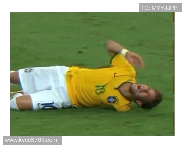 内马尔拼尽全力带伤出战90分钟赛后紧急冰敷膝盖伤处