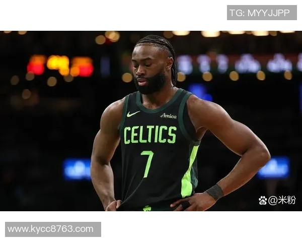 杰伦布朗弧顶三分精准回应个人得分已突破30分展现强大实力